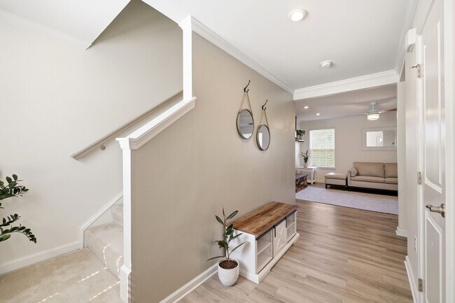 Foto del edificio - Modern Riverwood Retreat | Spacious 3BR Home in Prime Charlottesville Location