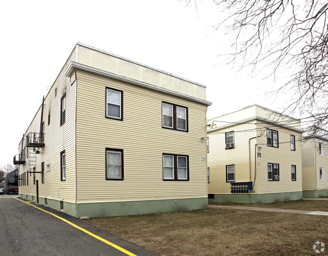 252 E 1st Ave, Roselle, NJ 07203 Apartments in Roselle, NJ