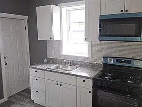 Building Photo - 5555 Crowson St