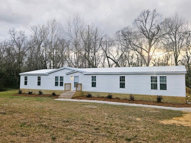Building Photo - 525 Horsefly Rd
