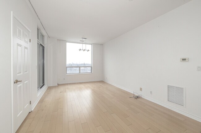 Photo du bâtiment - 980 Yonge St