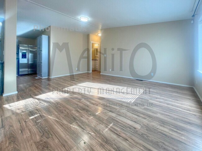 Building Photo - **COMING SOON** Spacious Modern 2 Bedroom ...