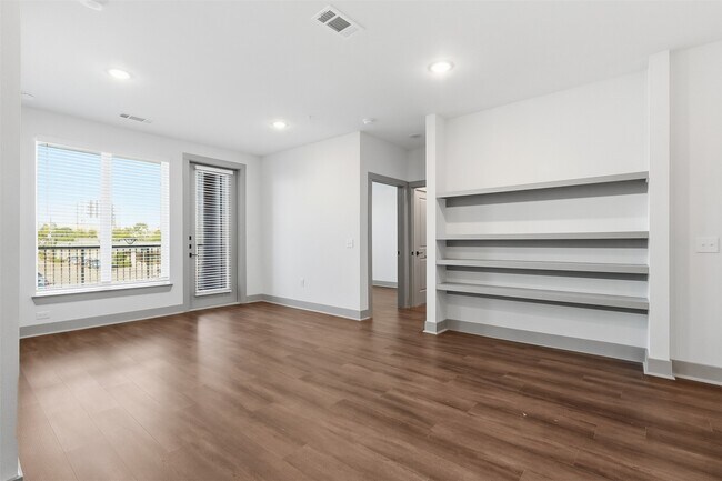 Foto del edificio - 1950 Winrock Blvd