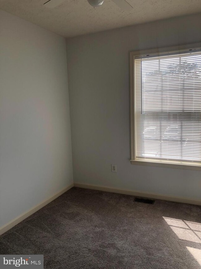 Building Photo - 9911 W Midland Way