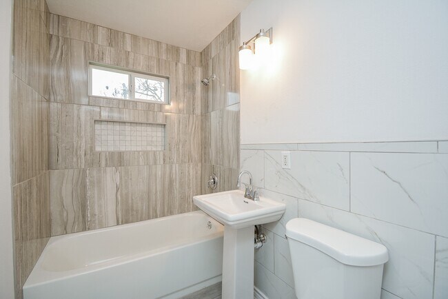 Foto del edificio - 6422 Sherwood Dr