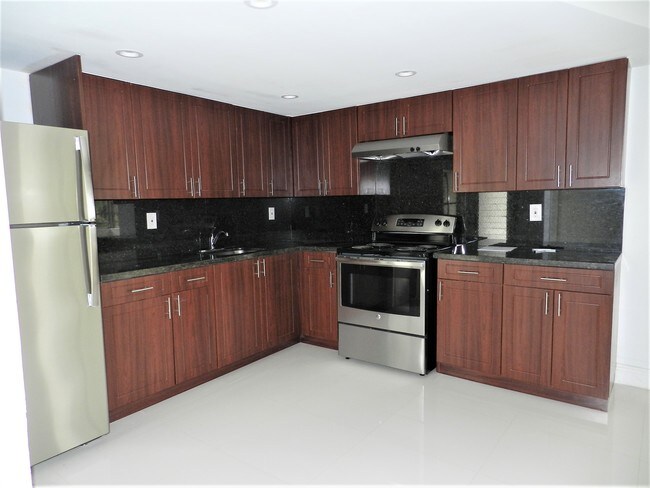 Open kitchen - 9390 E Bay Harbor Dr