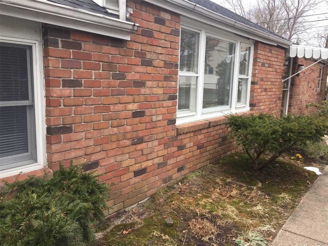 Primary Photo - 82 Hamilton St