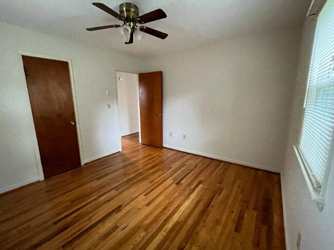 Foto del edificio - 437 Betsy Bell Rd