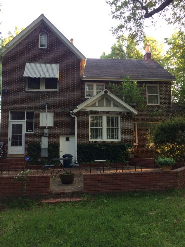 Multifamily 5 apts 4 above retail & 1 behind Apartments in Paris, TX