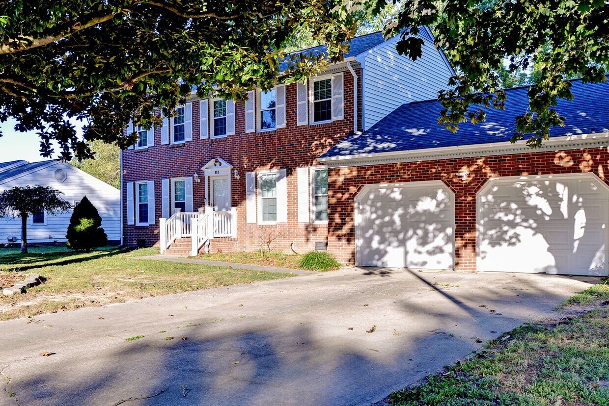 Foto principal - Updated, Spacious, Large Backyard in Newpo...