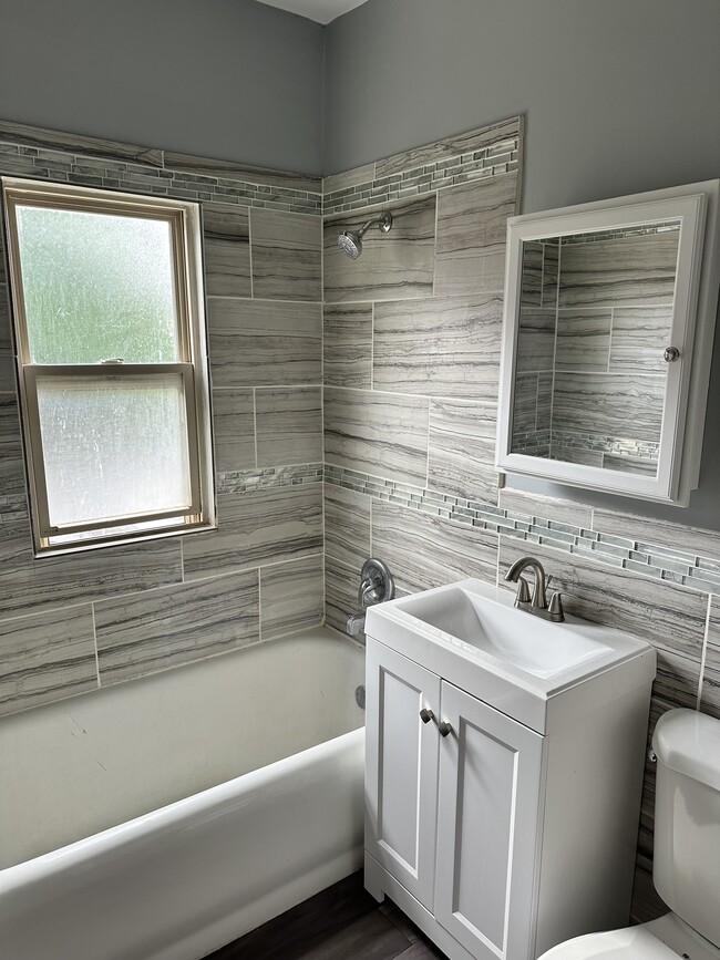 Building Photo - 1372 Bunts Rd