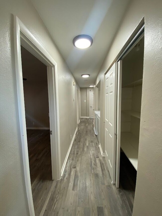 Foto del edificio - 3501 Watson Rd