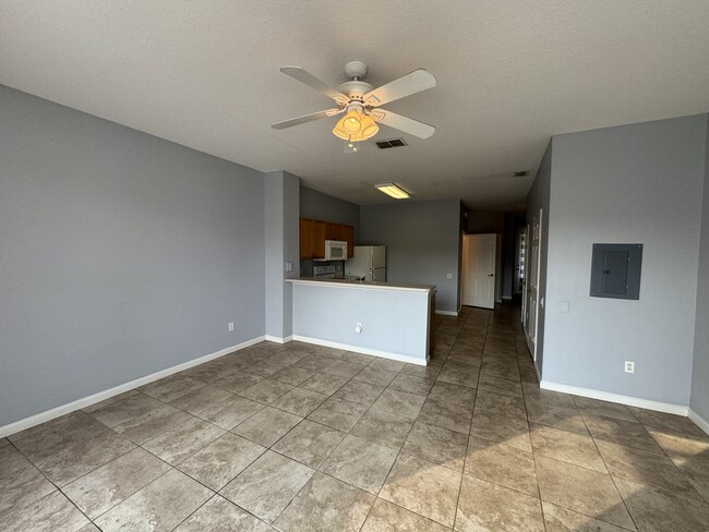 Building Photo - 2368 Silver Palm Dr