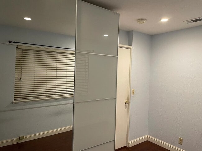 Foto del edificio - 22220 Homestead Rd