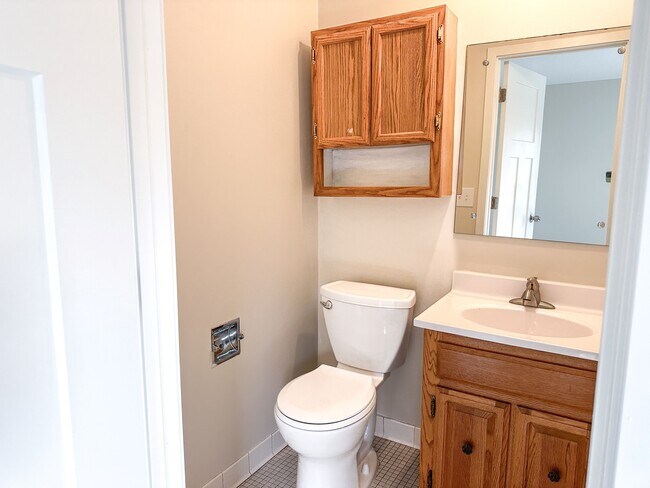 On-suite 1/2 bath in primary bedroom - 1366 Poppyseed Dr