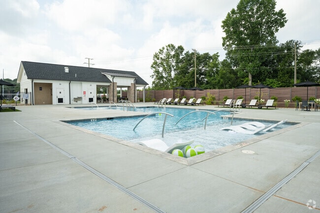 Piscina de agua salada estilo resort - Evolve New Hope Farm