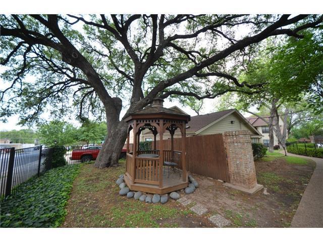 Primary Photo - Pecan Square 3