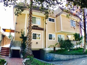 Building Photo - 544 W Doran St