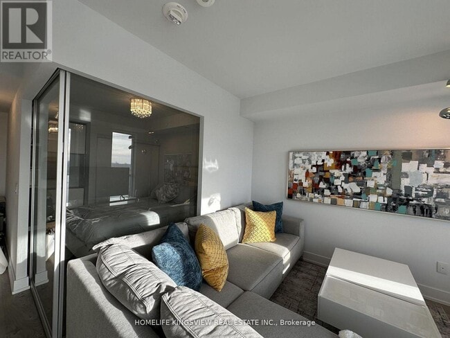 Photo du bâtiment - 2550 Simcoe St N