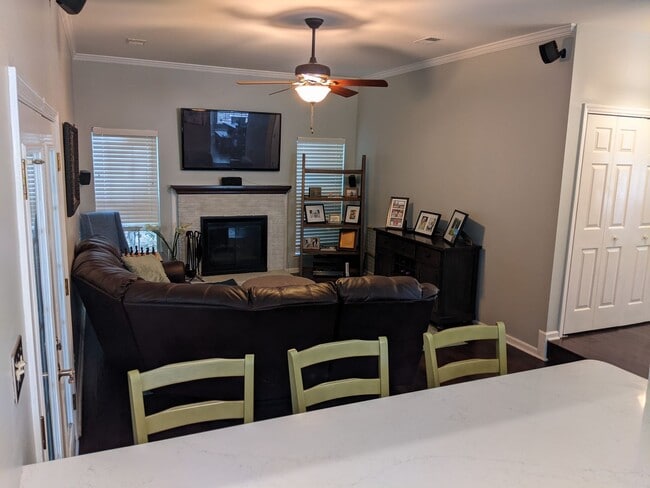 Foto del edificio - 3 bed 2.5 bath, Walk to Blakeney