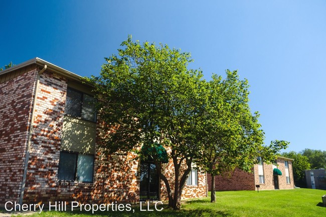 Building Photo - 2541-2566 Redbud Ln