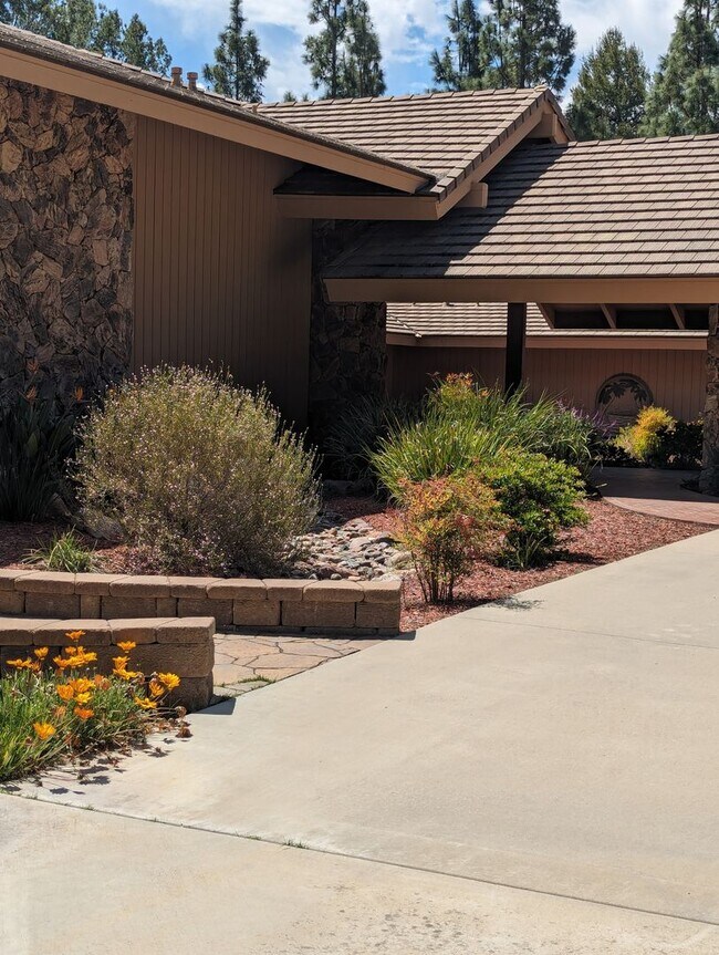 Foto del edificio - Luxury 5 Bedroom Home in Palo Verde Ranch