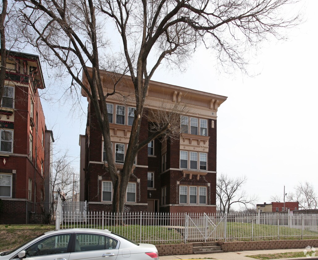 Building Photo - 4029-4031 Harrison St