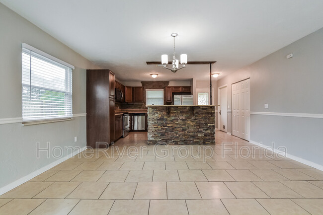 Building Photo - 2510 Yule Tree Dr