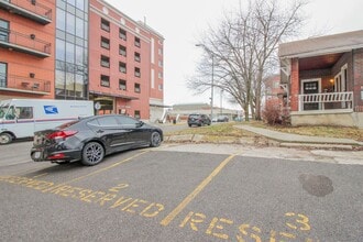 Building Photo - 1111 E Walnut St