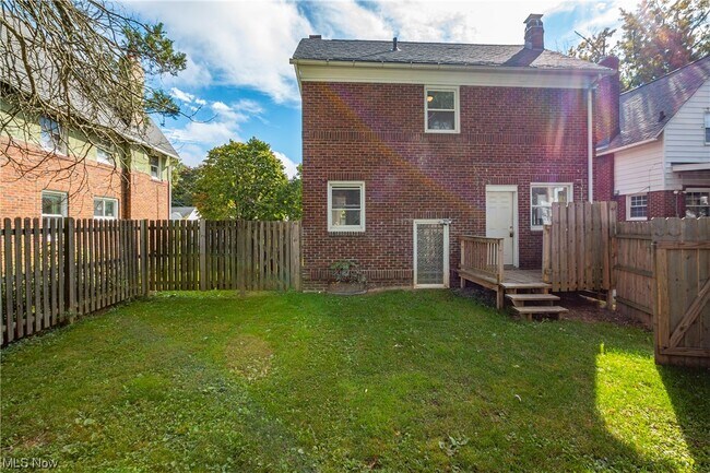 Building Photo - 486 Sumatra Ave