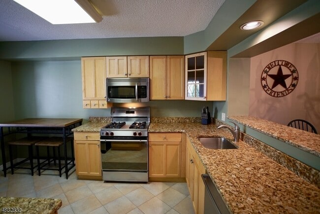 Building Photo - 9 Dorado Dr