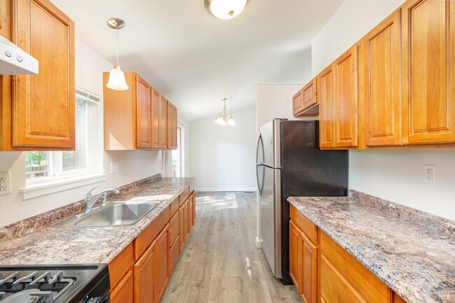 Building Photo - 3995 Roblar Rd