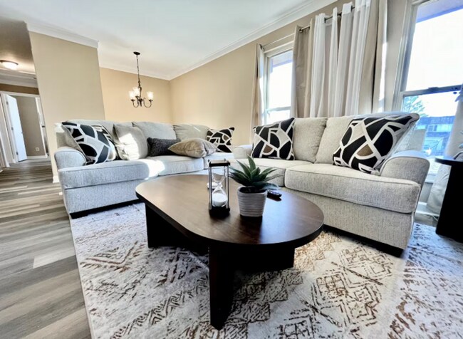 Building Photo - Spacious 3 Bedroom with Outdoor Pool in Mason