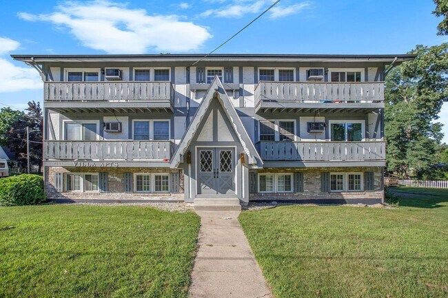 Foto del edificio - Newly Remodeled 2bed 1 bath apartment in Urbandale! - Ask about our security deposit alternative!