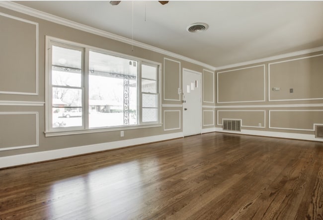 Photo - 2714 Oates Dr House