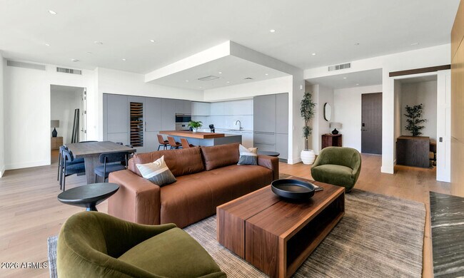 Foto del edificio - 6302 E Camelback Rd