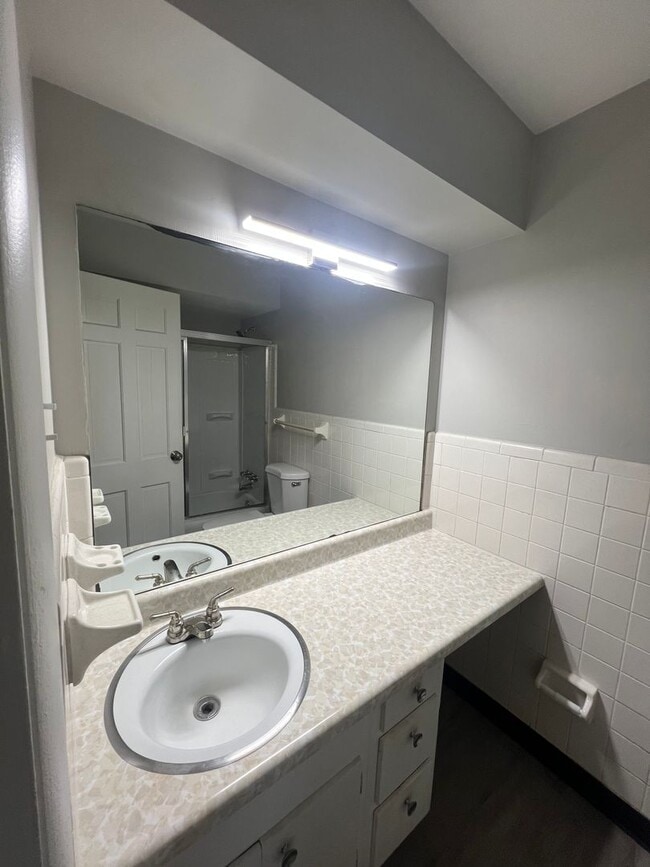 Building Photo - 2343 Harrodsburg Rd