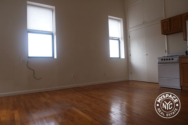 Building Photo - 61 Metropolitan Ave