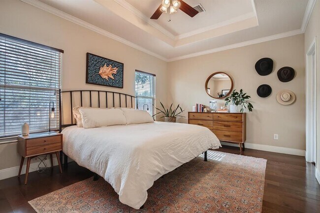 Foto del edificio - 1810 Maple Ave