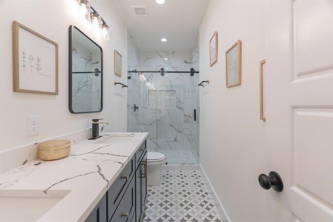 Foto del edificio - 890 Lucky St