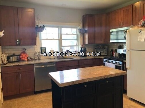 Building Photo - 203 Lynn Shore Dr