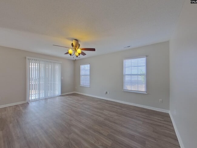 Building Photo - 349 Denman Loop