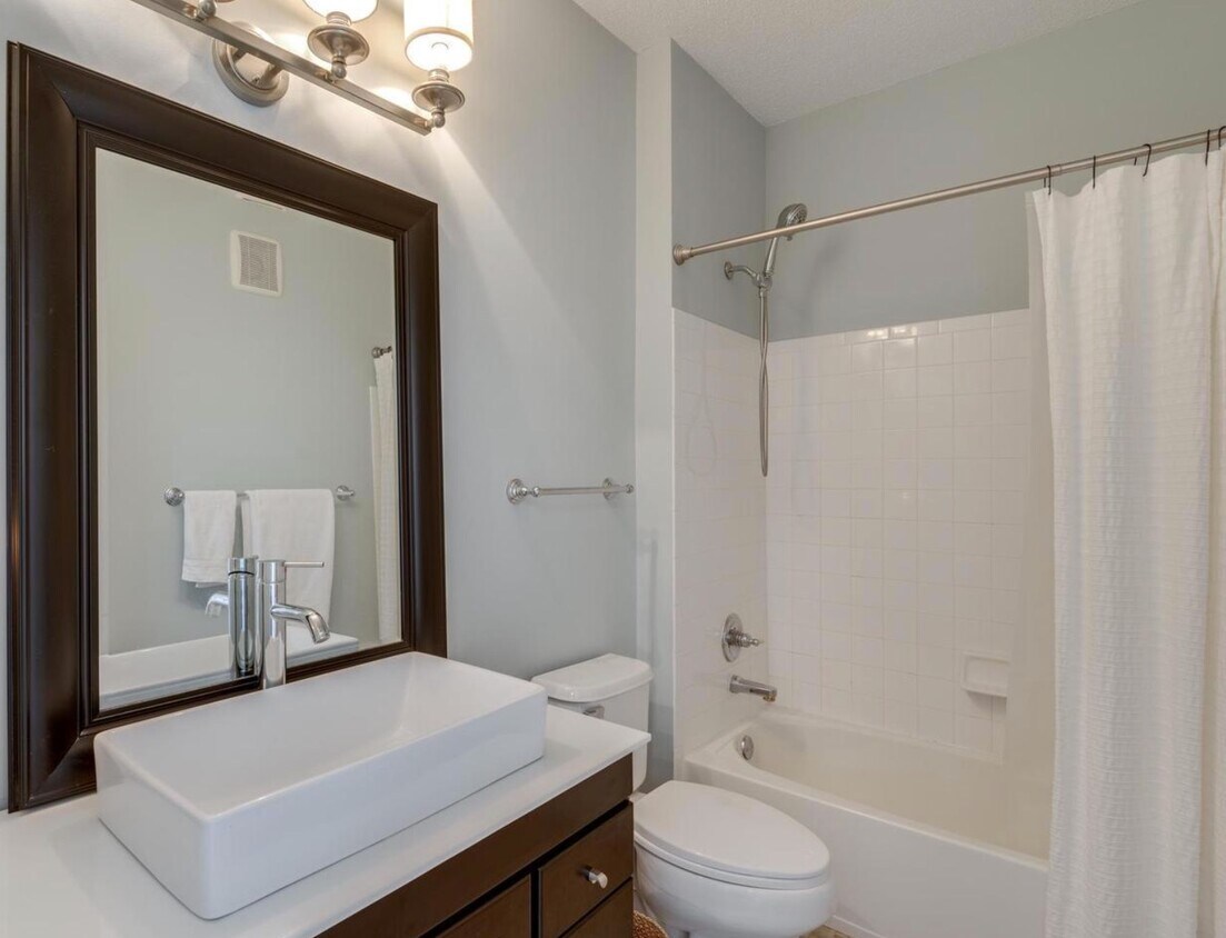 Foto principal - 12160 Abington Hall Pl