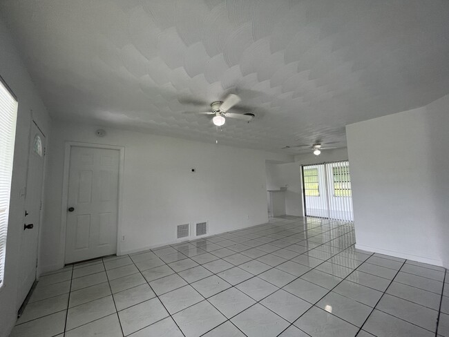 Building Photo - 3620 NW 35th Ave