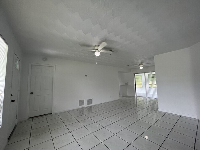 Foto del edificio - 3620 NW 35th Ave