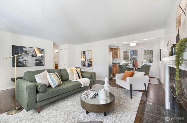 Building Photo - Beautiful Home in Newport Hills!! A/C!!