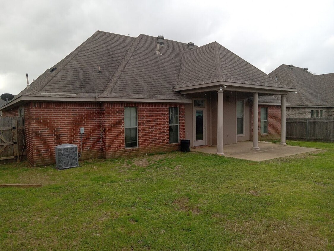 3 BEDROOM 2 BATHROOM IN DOGWOOD SOUTH IN H... House Rental in Haughton, LA