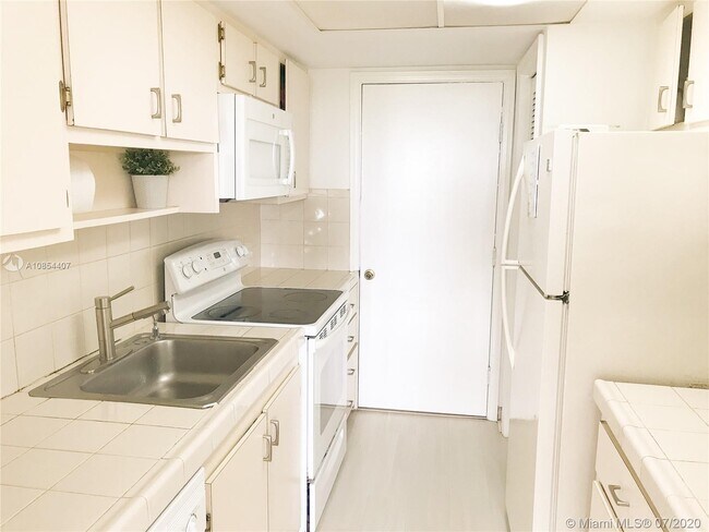 Building Photo - 555  Crandon Blvd 54 Key Biscayne Fl 33149