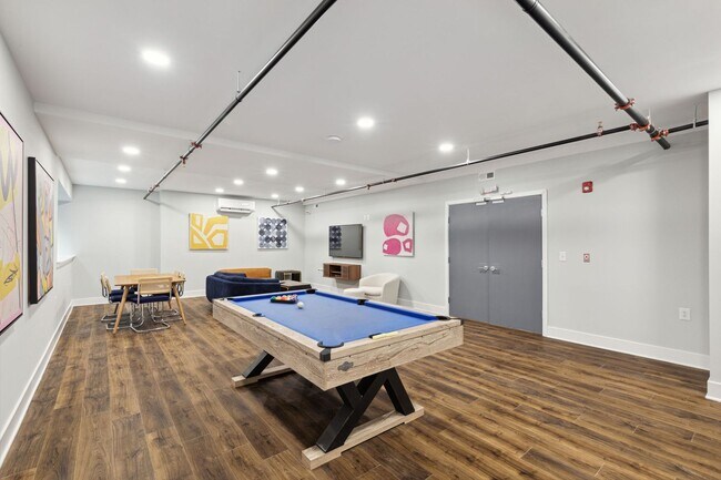 Interior Photo - OLO