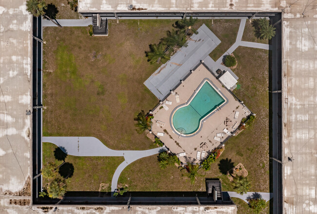 Aerial Photo - Robin's Apartments